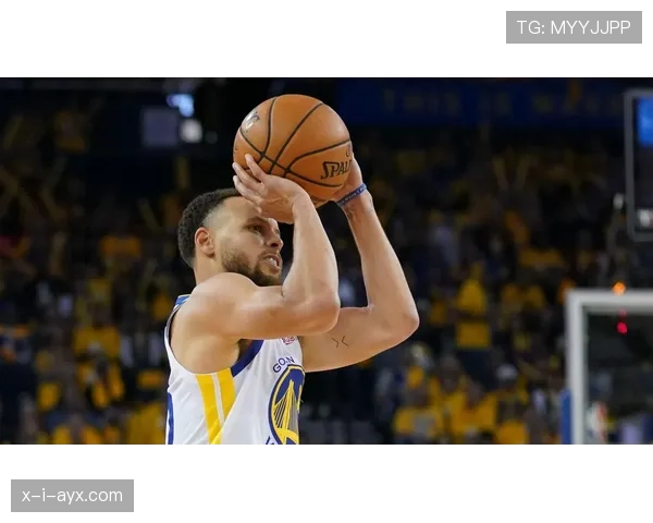 库里又在车库投三分？这人下班回家都不带停的